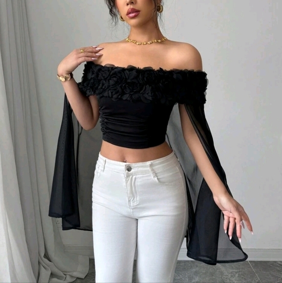 Off-Shoulder Rose & Butterfly Decor Minimalist Casual Elegant T-Shirt - Picture 2 of 4